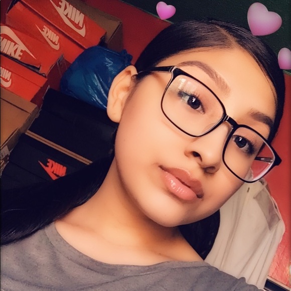 Meet your Posher, Natalie - Picture 3 of 3